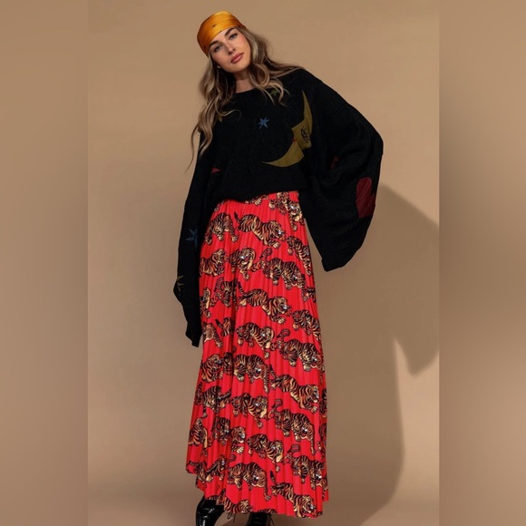 Dressed in LALA Don't Let Them Tame You Pleated Midi Skirt - Picture 5 of 8